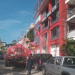 Atiende bomberos, incendio en gimnasio en avenida Costera