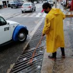Realiza Saneamiento Básico desazolve de rejillas en calles y avenidas de la ciudad