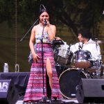 Alejandra Robles “La Morena”, pone a bailar y cantar en Parque de la Reina