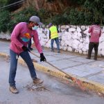 Retira Maquinaria Pesada arrastre pluvial en Puerto Marqués