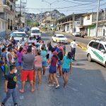Atienden funcionarios de la Capama a ciudadanos que protestaron sobre Calzada Pie de la Cuesta