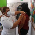 Reciben vacuna contra influenza menores de Villa de las Niñas