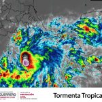 Agatha ya es huracán categoría 1 y se localiza frente a costas de Oaxaca y Guerrero