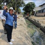 Supervisa Abelina López avances de limpieza de canales