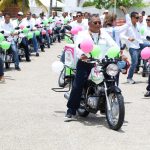 Participa Abelina López Rodríguez en la entrega de motocicletas a carteras y carteros