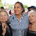 Celebra Abelina López Rodríguez a adultos mayores en su día