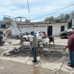 Por instrucciones de la Presidenta, Abelina López Rodríguez la Dirección de Maquinaria Pesada y Parque Vehicular a cargo de Silvestre Gómez Martínez realiza trabajos de reposición de concreto hidráulico y bacheo en la avenida Solidaridad, con un espesor de 20 centímetros.