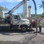 Mantiene la CAPAMA brigada emergente de desazolve de pozos de visita