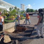 Repara Gobierno de Abelina López Rodríguez socavón en Vía Rápida