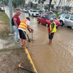 Atiende CAPAMA fuga de agua potable en la Costera.