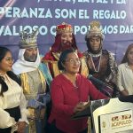 Celebra Abelina López Rodríguez el Día de Reyes junto a miles de niñas y niños.