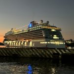 Arriba crucero MS Vista al puerto de Acapulco.