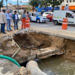 Intensifica CAPAMA, brigada emergente de reparación de fugas de agua potable y desazolve de pozos de visita.