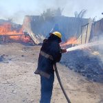 Sofoca Bomberos de Acapulco incendio de bodega en Ampliación Llano Largo