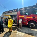 Sofoca Bomberos de Acapulco incendio de embarcación abandonada en Cuauhtémoc.