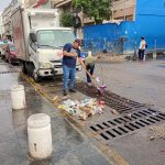 Limpia Gobierno de Abelina López Rodríguez arrastre de basura tras lluvias.