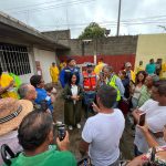 Atiende Abelina López Rodríguez a colonos de zona Diamante luego del paso de “Dalila”