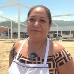 Reconocen comerciantes a Abelina López Rodríguez por la construcción de la nave mayor del Mercado Central.