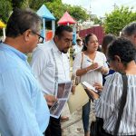Atiene CAPAMA peticiones en agua potable y drenaje sanitario en barrio de Manzanillo