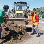 Mantiene Gobierno de Abelina López Rodríguez operativo de limpieza en crucero de Cayaco