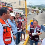 Atienden funcionarios de CAPAMA a vecinos de la avenida Acapulco