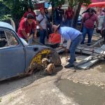 Gobierno de Acapulco retira vehículos chatarra en Ciudad Renacimiento