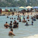 Playas de Acapulco mantienen alta afluencia turística en recta final del verano