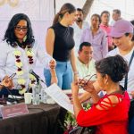 Entrega DIF Acapulco más de 200 lentes para mejorar la vista de la población