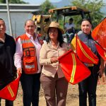 Con obra en Paso Limonero, Abelina López renueva la imagen de entrada al puerto.