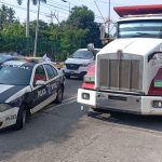 Intercepta Policía Vial camión de carga tras persecución en avenida Cuauhtémoc