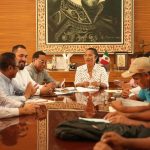 Fortalece Abelina López Rodríguez diálogo directo con líderes de colonias