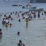 Turistas abarrotan Acapulco en el último fin de semana de noviembre