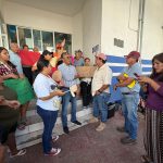 Atienden funcionarios de CAPAMA a vecinos de diversas colonias de Acapulco