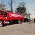 Controlan bomberos incendio en lote baldío de El Coloso