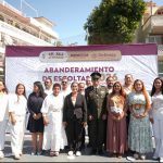 Conmemora Abelina López la historia de México con entrega de la Bandera a Escoltas