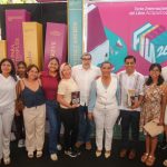 Reúne Abelina López a la comunidad cultural en el cierre de la FILA 2026. La presentación del libro “Balas con remitente”, la premiación a nuevas voces literarias y un Zócalo lleno acompañaron la última jornada de actividades.