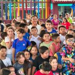 Celebra Abelina López a la niñez acapulqueña en la colonia Simón Bolívar