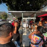 Recupera Vía Pública el paso peatonal en el mercado de La Laja