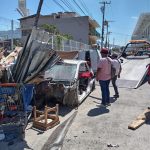 Retira Vía Pública vehículo chatarra y limpia zona en Playa Hornos