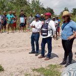 Atienden funcionarios de Capama a pobladores de El Rincón.
