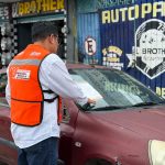 Retira Gobierno de Acapulco vehículos chatarra en la colonia Progreso