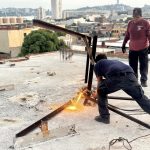 Retira Bomberos espectacular con riesgo de colapso en la colonia Progreso