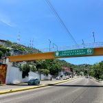 Retira Imagen Urbana publicidad irregular en postes y puentes peatonales