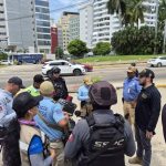 Refuerza Gobierno Municipal operativos de retiro de apartaespacios en la Costera